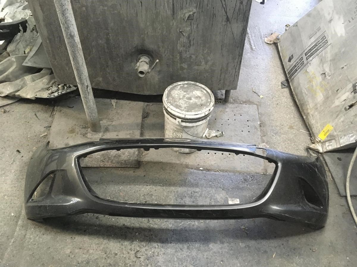Defensa (parachoques) delantera usada original (OEM) Mazda MX-5 Miata 2016-2023