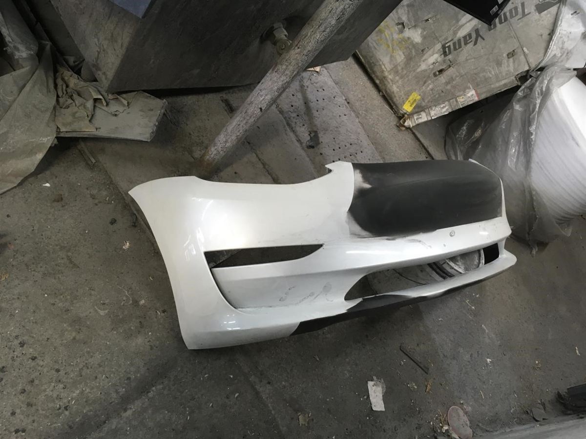 Defensa (parachoques) delantera usada original (OEM) Tesla 3 2017-2022
