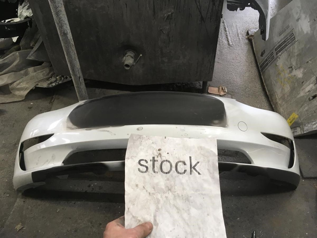 Defensa (parachoques) delantera usada original (OEM) Tesla 3 2017-2022
