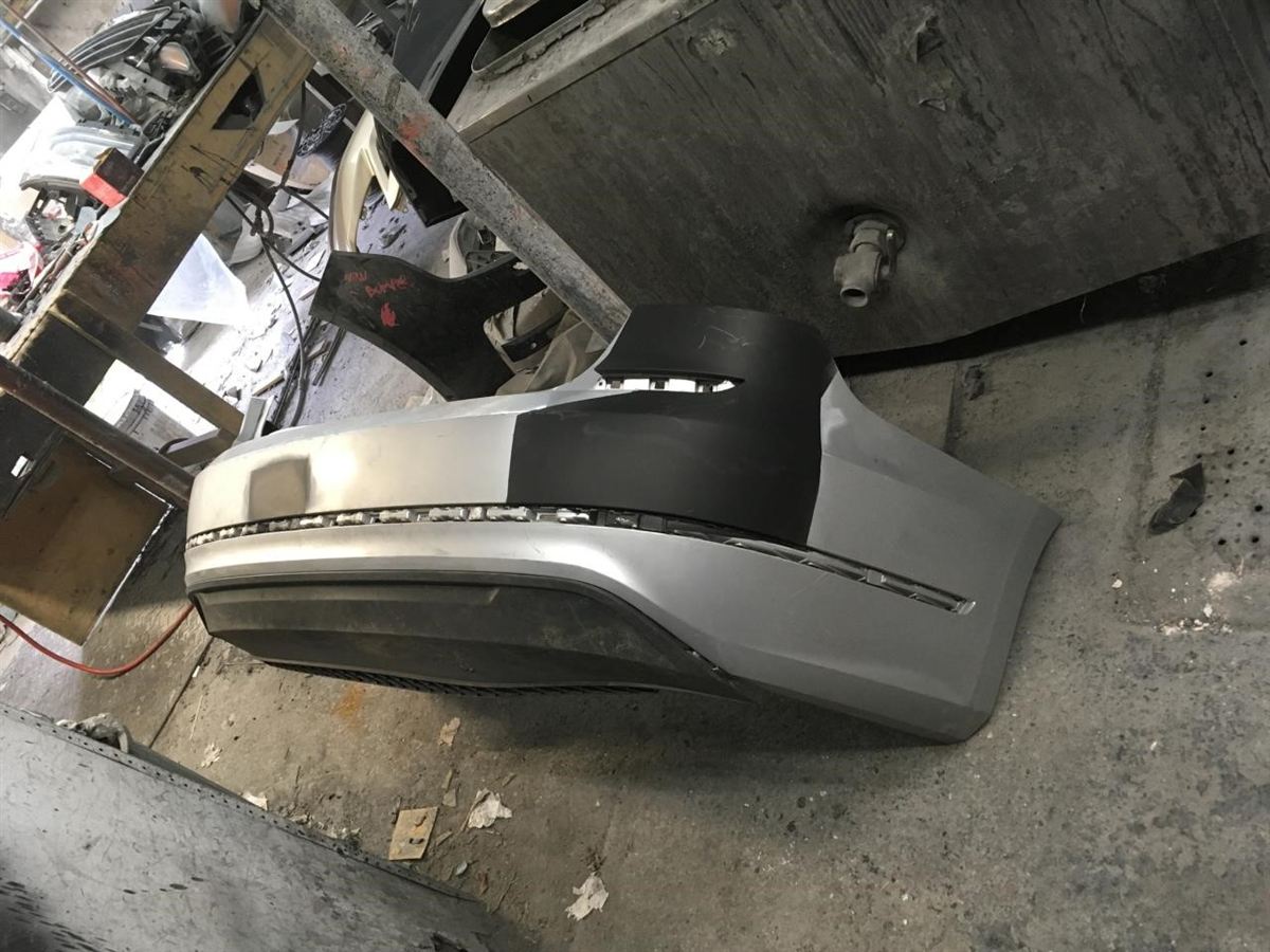 Defensa (parachoques) trasera usada original (OEM) Volkswagen Passat 2016-2019
