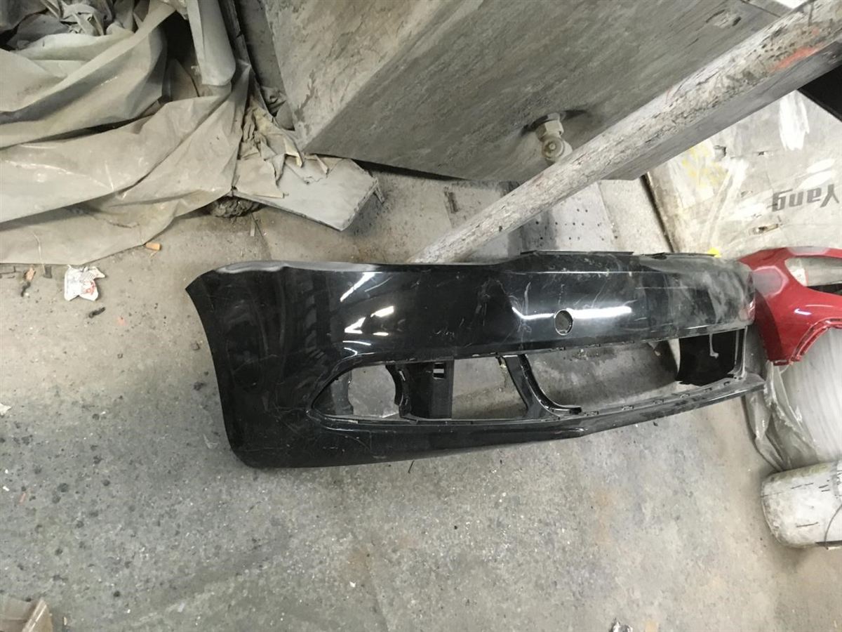 Rejilla de defensa delantera usada original (OEM) Volkswagen Jetta 2011-2014