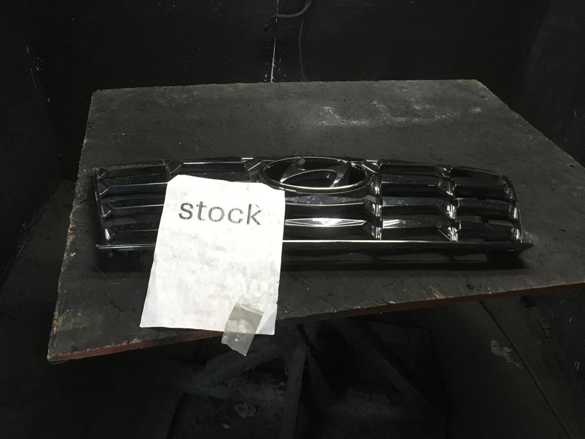 Grille assembly used genuine OEM Hyundai Tucson 2022-2024