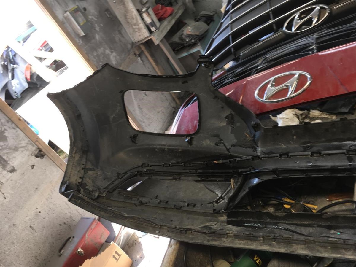 Grille used genuine OEM Hyundai Venue 2020-2024
