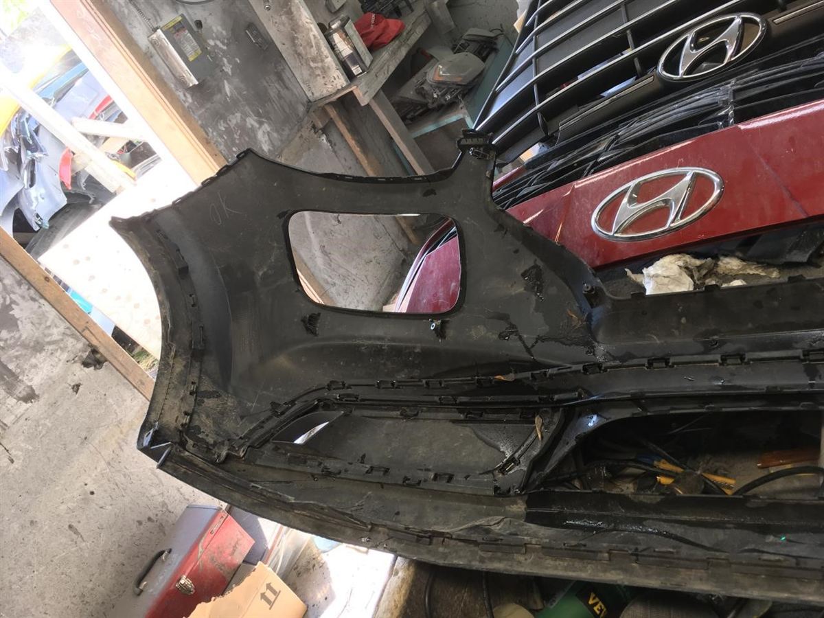Grille used genuine OEM Hyundai Venue 2020-2024