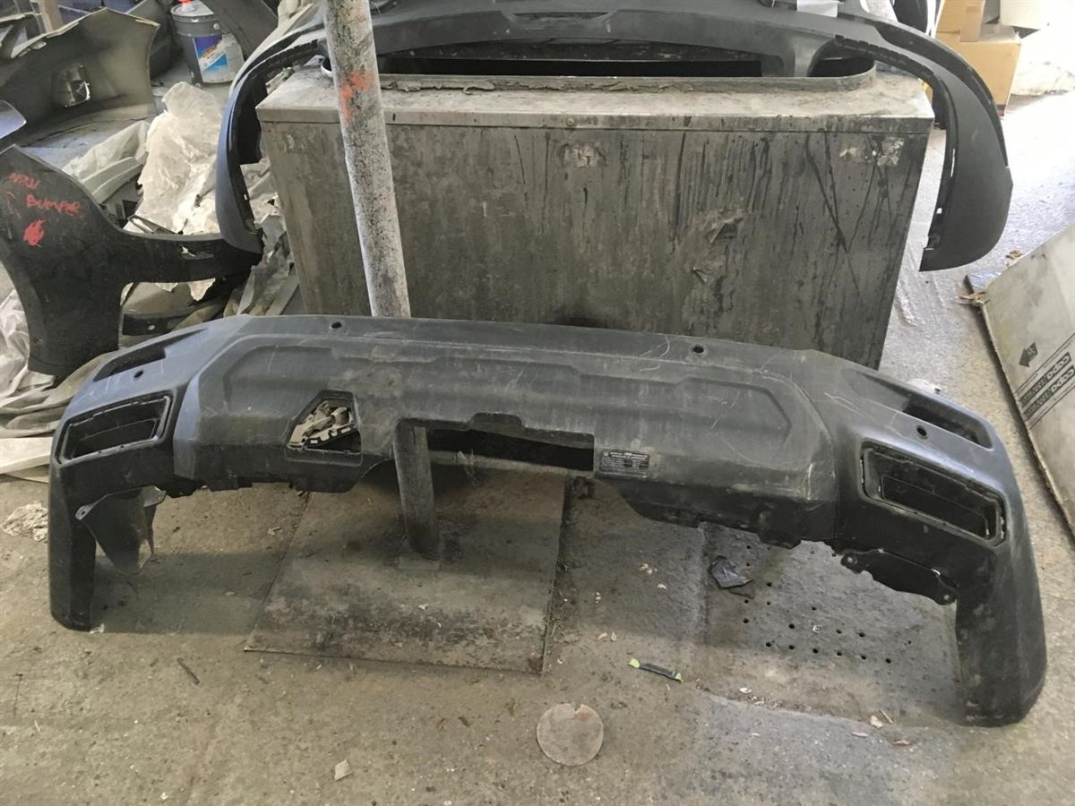 Defensa (parachoques) trasera usada original (OEM) Honda Pilot 2023-2025