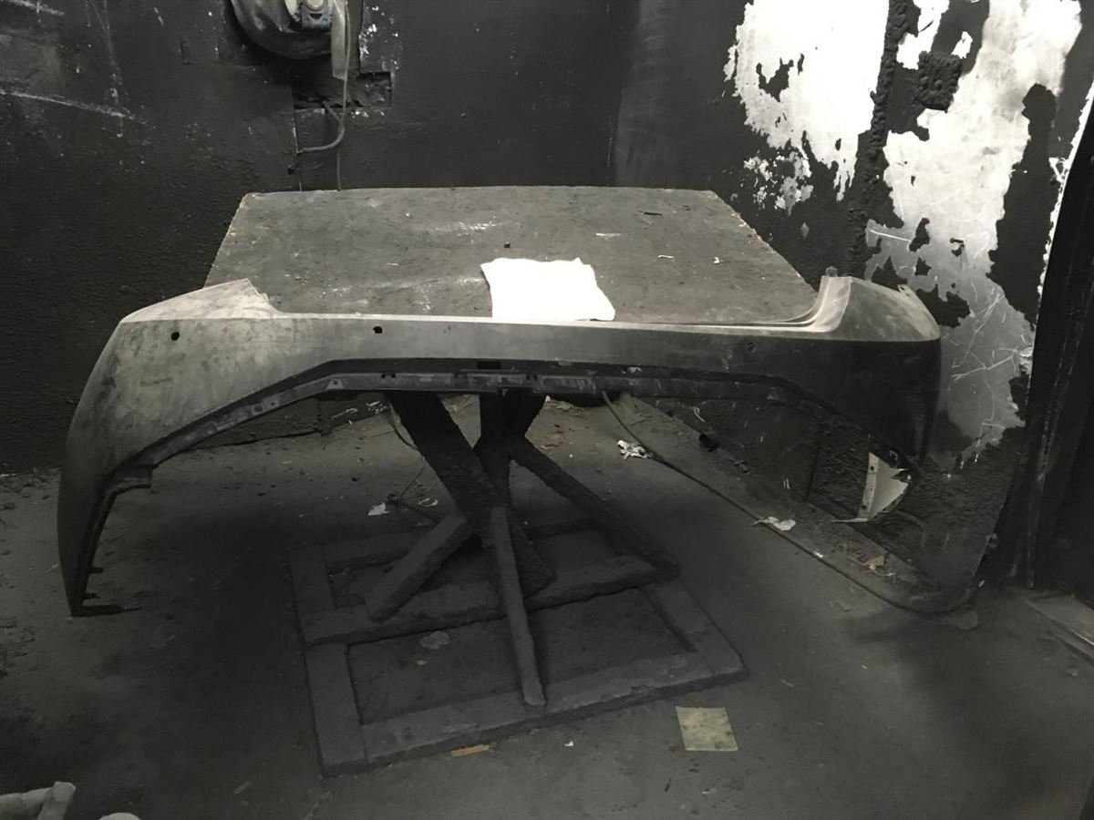 Defensa (parachoques) trasera usada original (OEM) Hyundai Elantra 2021-2023
