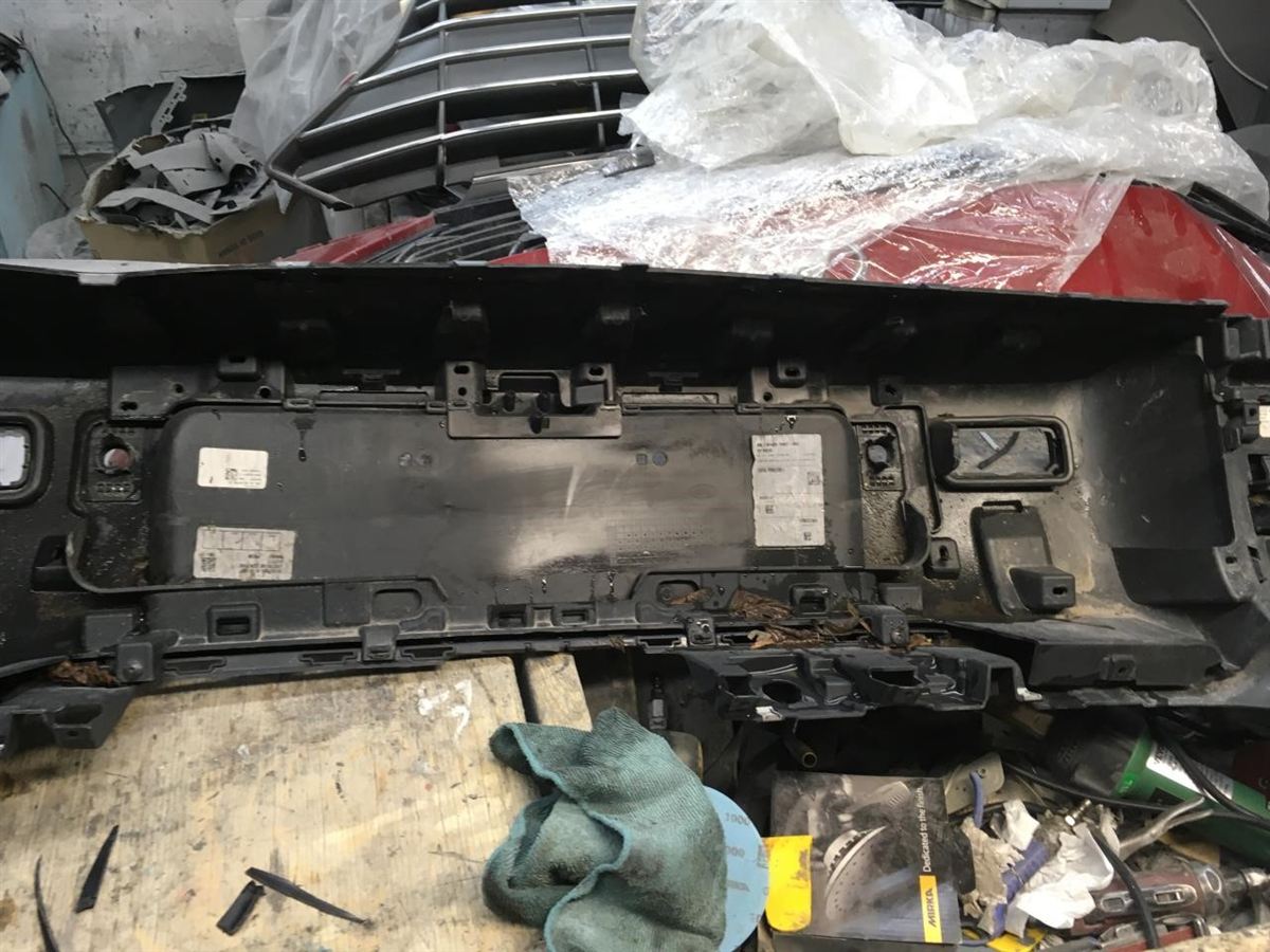 Defensa (parachoques) trasera usada original (OEM) Land Rover Defender 2020-2023