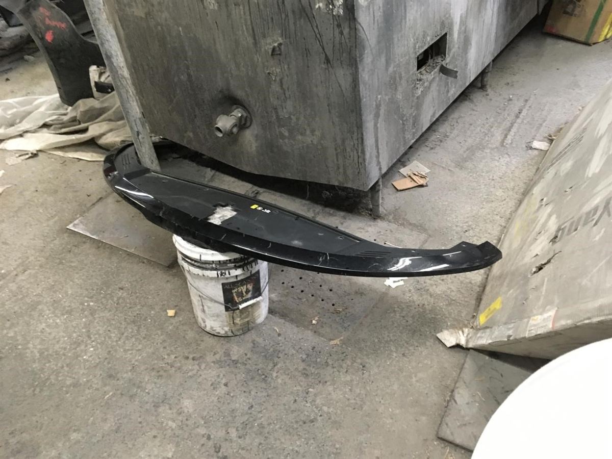 Front bumper cover upper used genuine OEM KIA Sorento 2021-2023