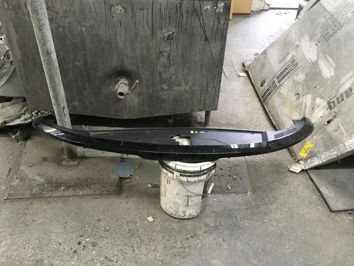 Front bumper cover upper used genuine OEM KIA Sorento 2021-2023