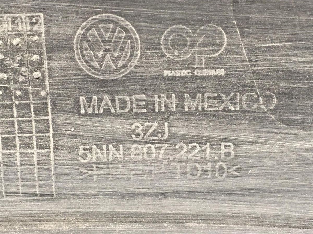 Rejilla de defensa delantera izquierda usada original (OEM) Volkswagen Tiguan 2018-2021