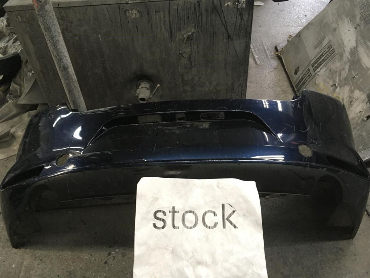 Defensa (parachoques) trasera usada original (OEM) Mazda 3 2019-2025