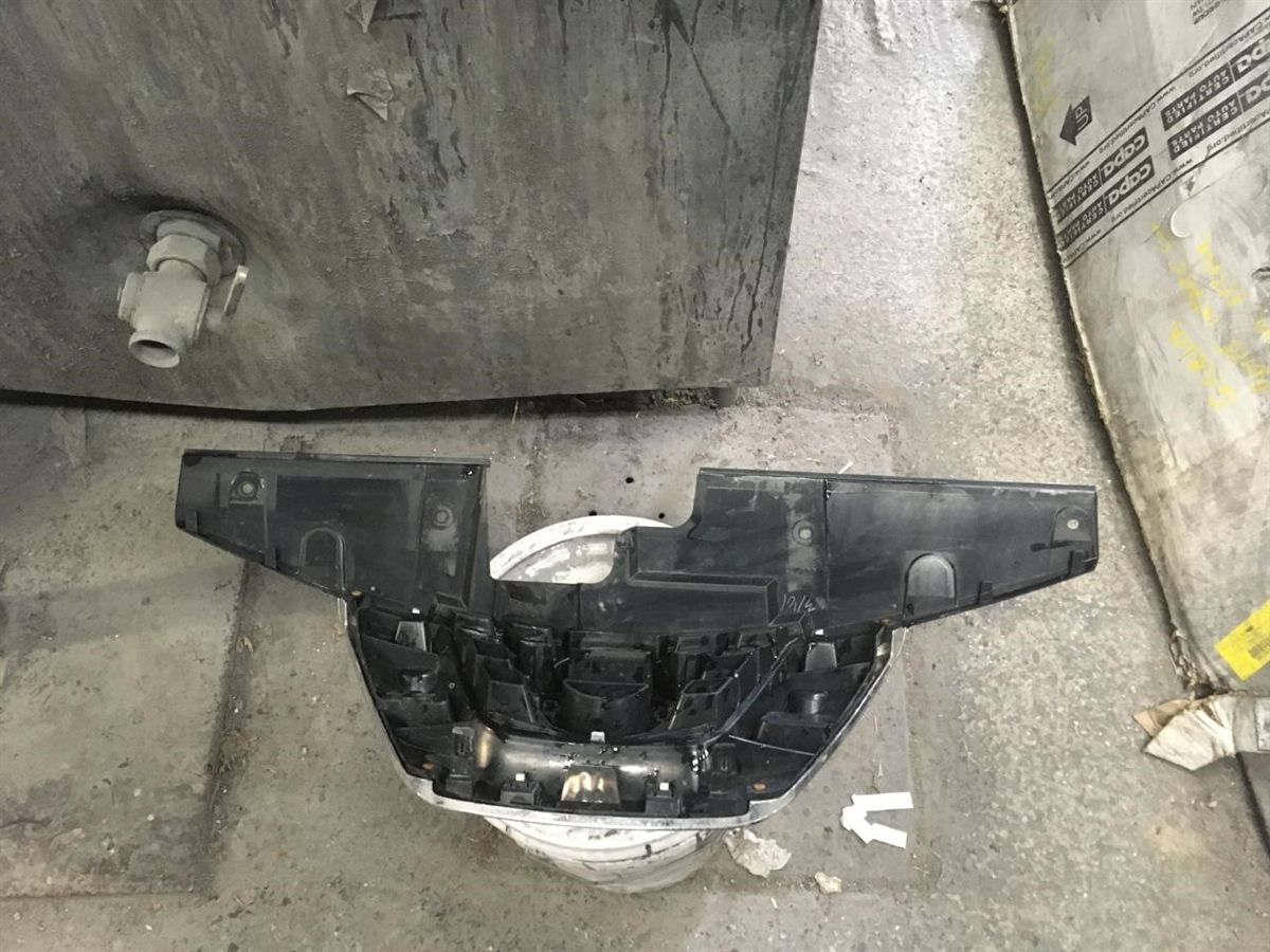 Parrilla usada original (OEM) Nissan Juke 2015-2016
