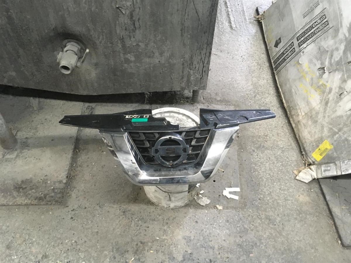 Parrilla usada original (OEM) Nissan Juke 2015-2016