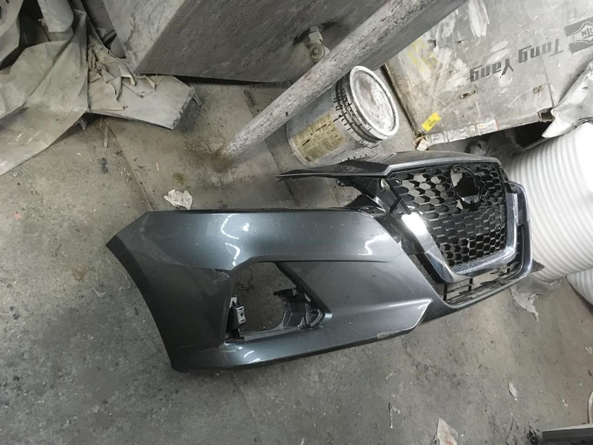 Rejilla de defensa delantera derecha usada original (OEM) Nissan Altima 2019-2022