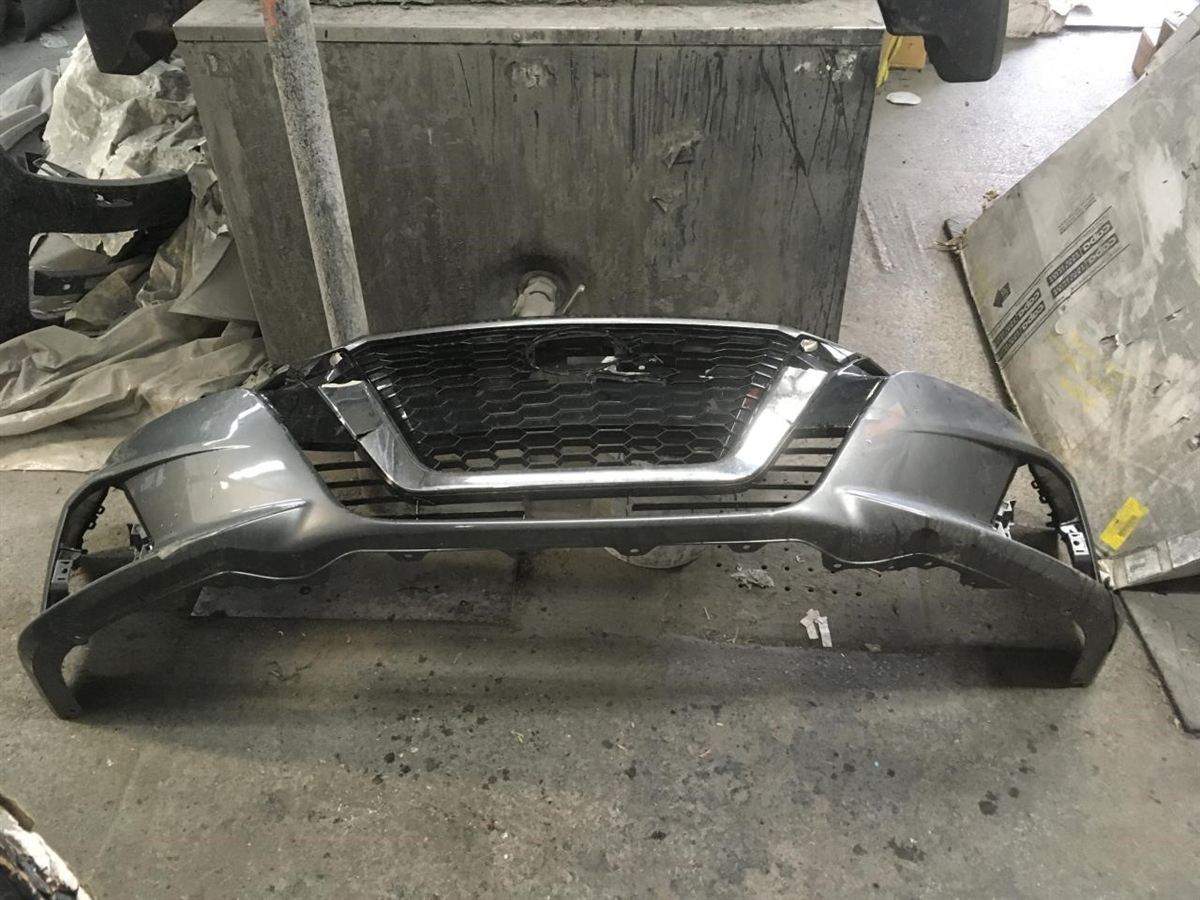 Rejilla de defensa delantera derecha usada original (OEM) Nissan Altima 2019-2022