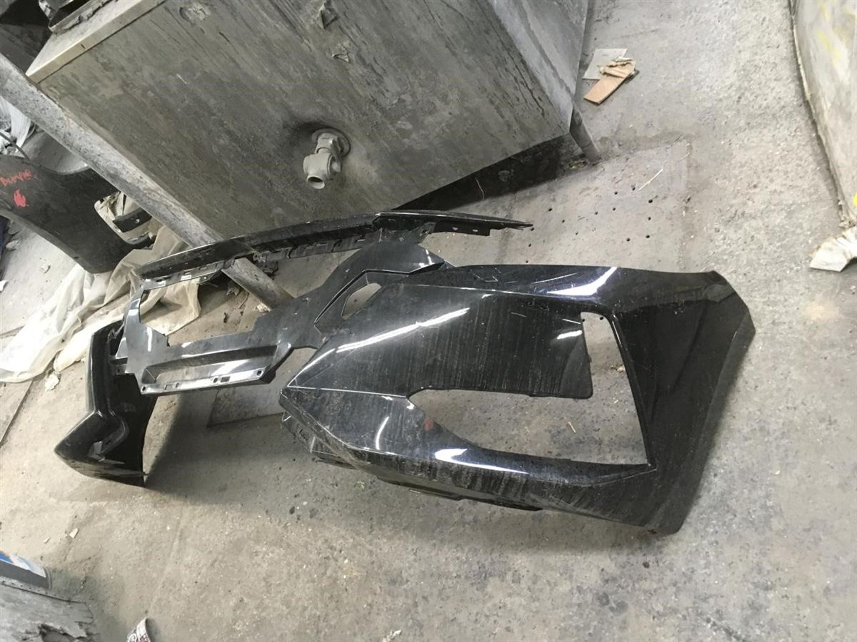 Defensa (parachoques) delantera usada original (OEM) Nissan Sentra 2020-2023