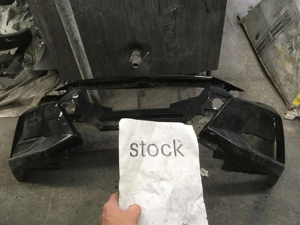 Defensa (parachoques) delantera usada original (OEM) Nissan Sentra 2020-2023