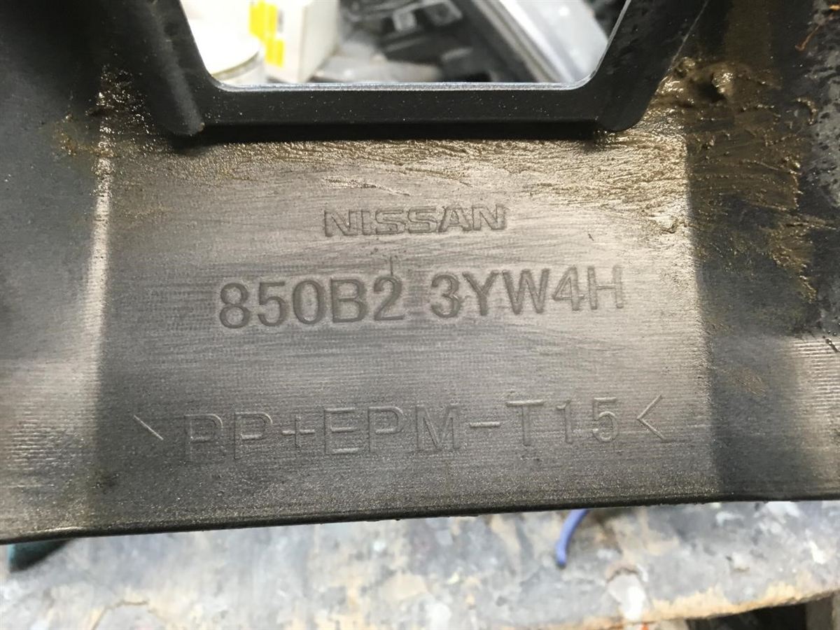 Defensa (parachoques) trasera derecha usada original (OEM) Nissan Juke 2011-2017