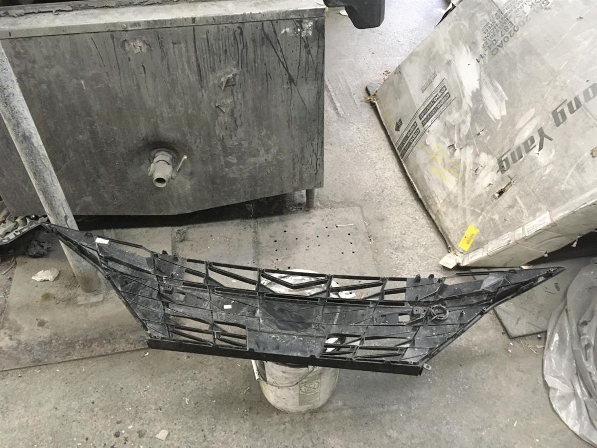 Parrilla usada original (OEM) Hyundai Elantra 2021-2023