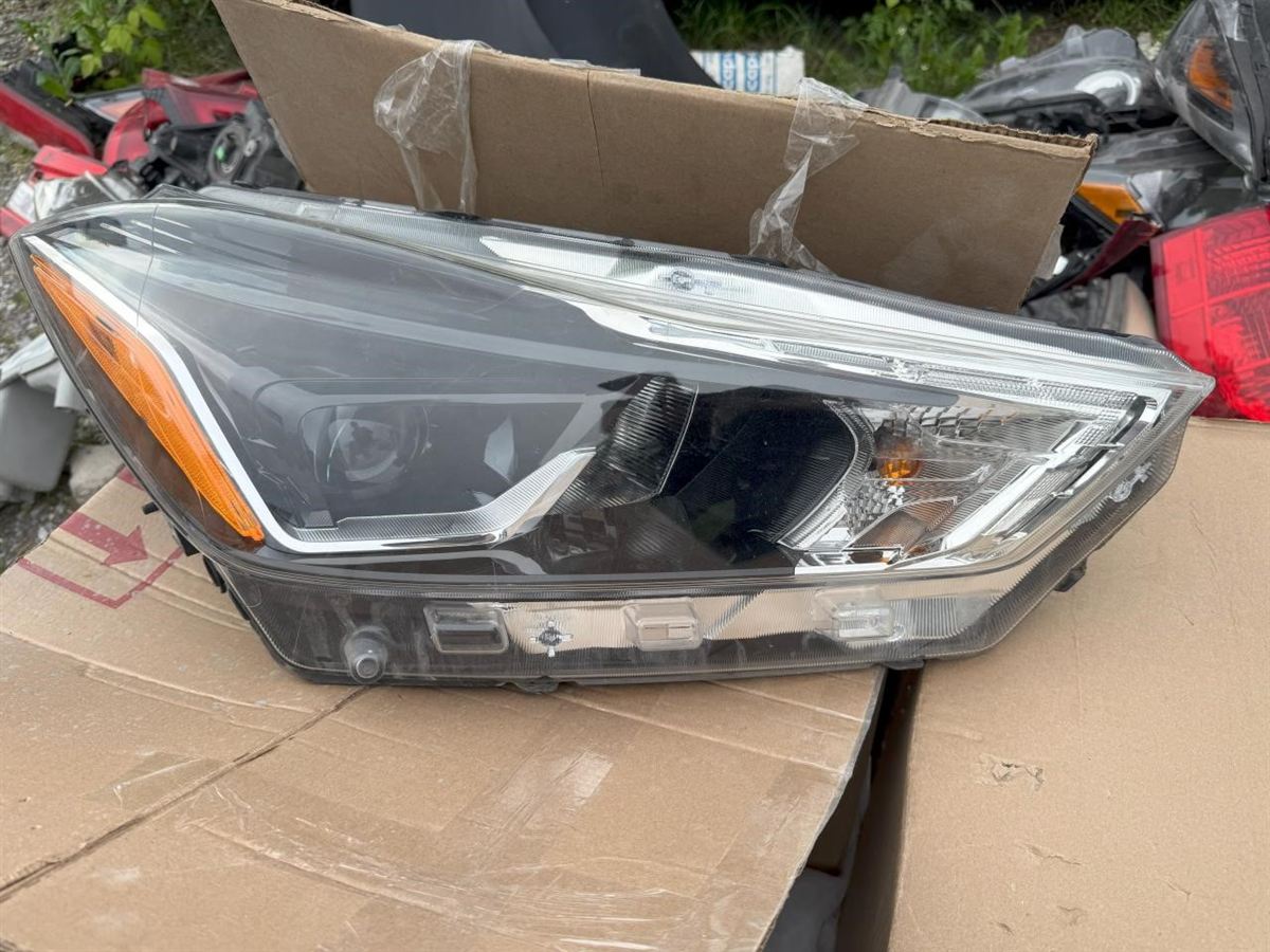 Right headlamp assembly composite used genuine OEM Nissan Kicks 2018-2020