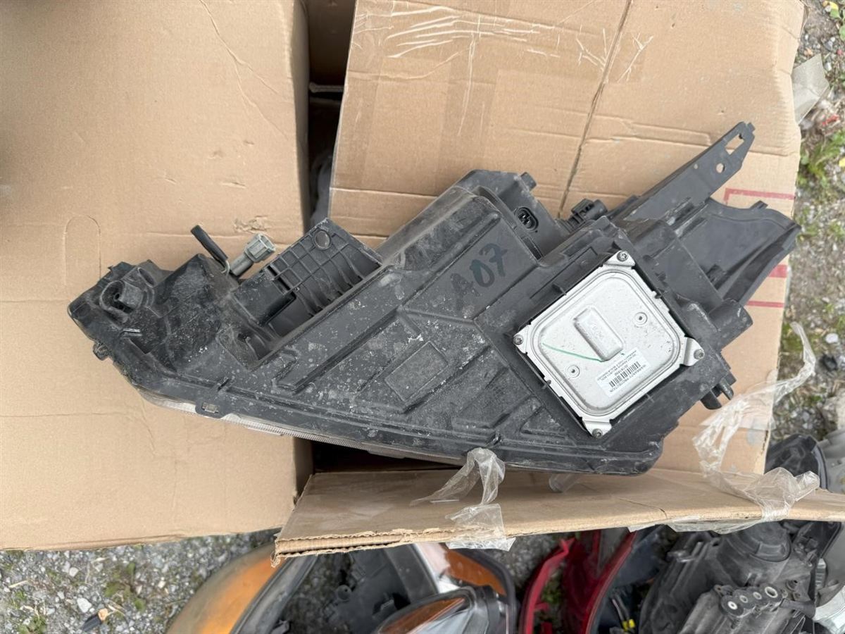 Right headlamp assembly composite used genuine OEM Nissan Kicks 2018-2020