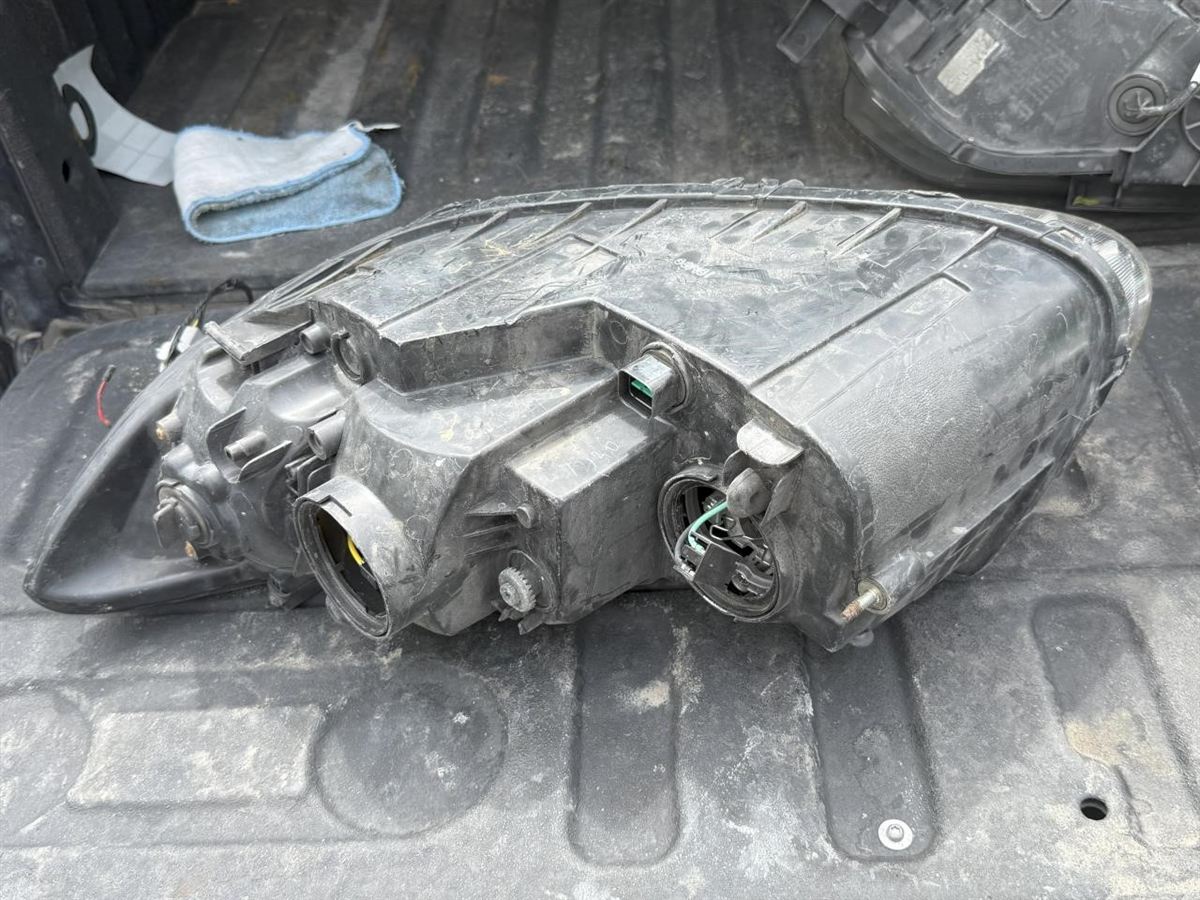 Right headlamp assembly composite used genuine OEM Hyundai Santa FE 2007-2009