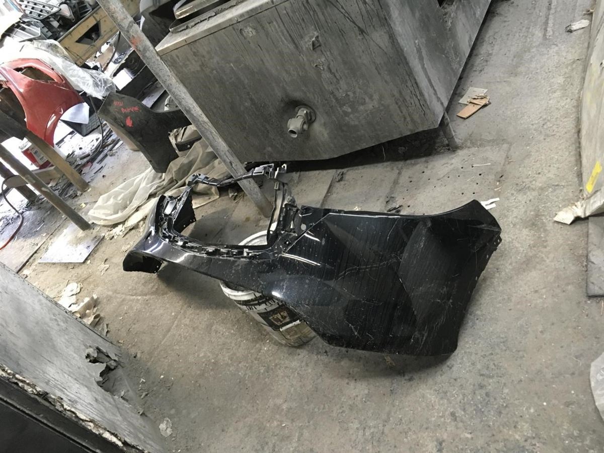 Defensa (parachoques) delantera usada original (OEM) Mazda CX-5 2022-2025