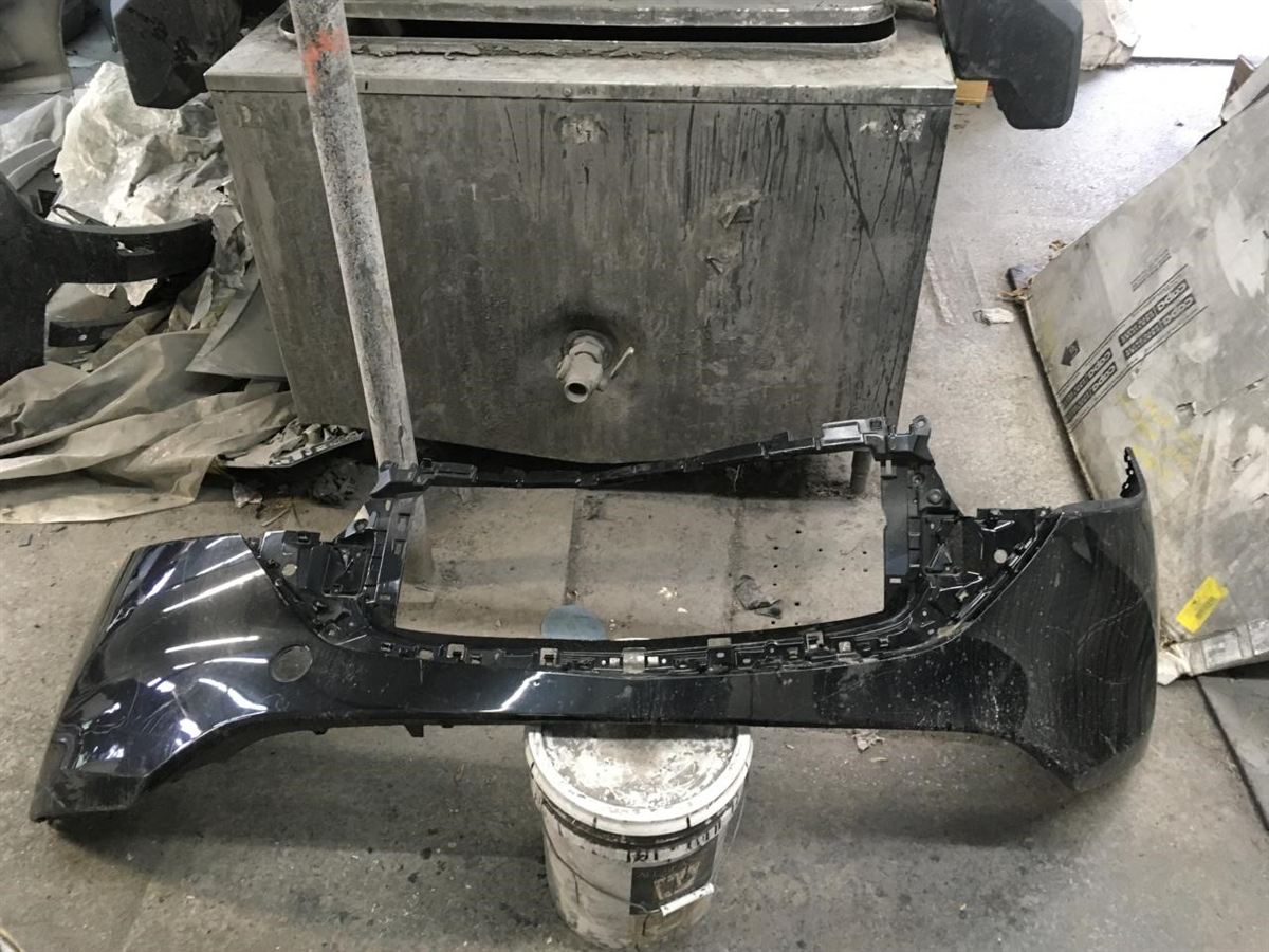 Defensa (parachoques) delantera usada original (OEM) Mazda CX-5 2022-2025
