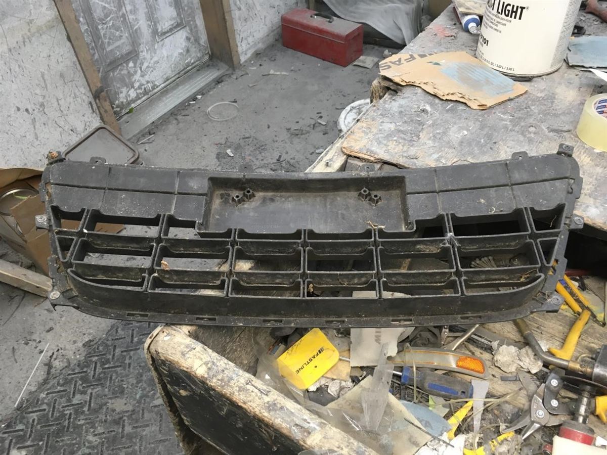 Rejilla de defensa delantera usada original (OEM) Hyundai Elantra 2011-2013