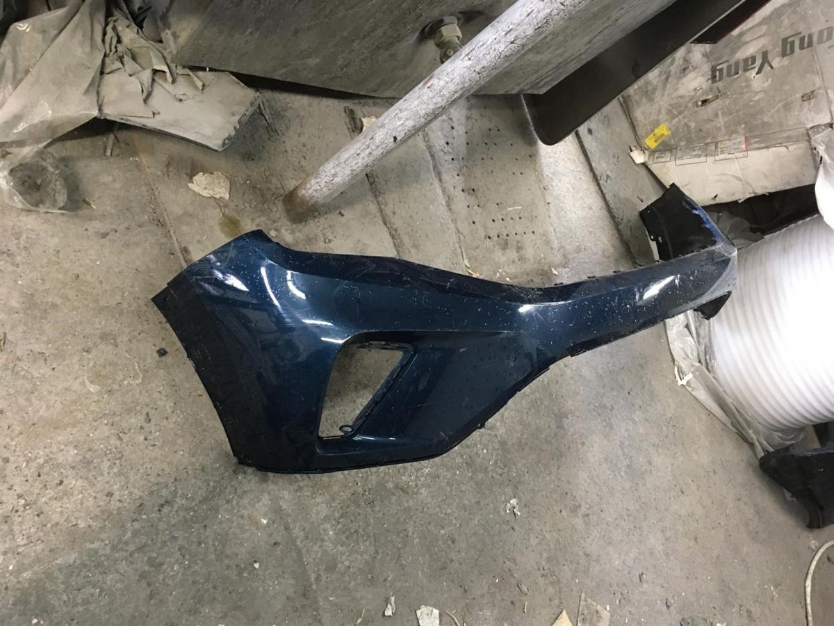 Rejilla de defensa delantera izquierda usada original (OEM) Volkswagen Atlas Cross Sport 2020-2023