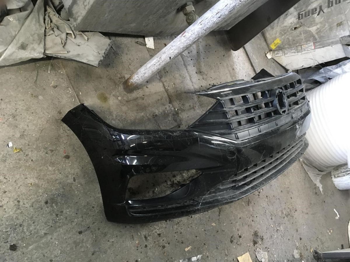 Right front bumper insert used genuine OEM Volkswagen Jetta 2019-2021