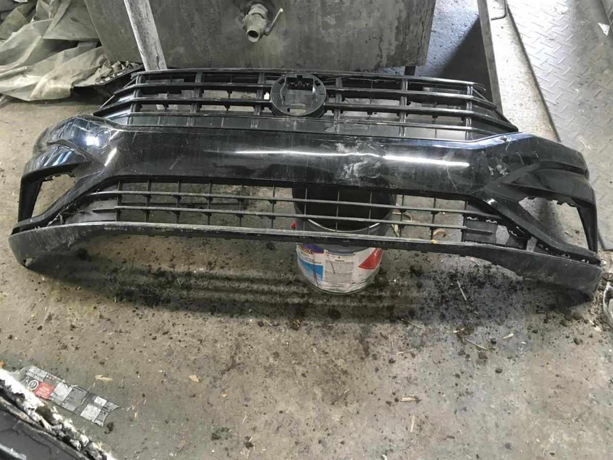 Right front bumper insert used genuine OEM Volkswagen Jetta 2019-2021