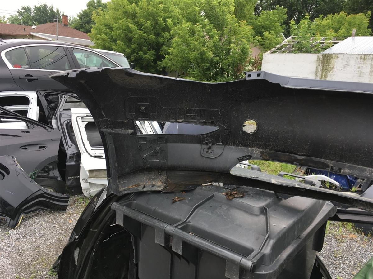 Defensa (parachoques) delantera usada original (OEM) Tesla 3 2023