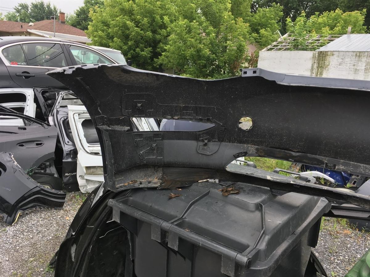 Defensa (parachoques) delantera usada original (OEM) Tesla 3 2023