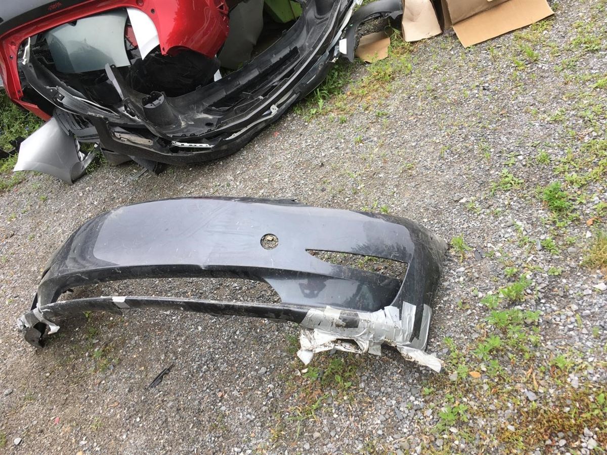 Defensa (parachoques) delantera usada original (OEM) Tesla 3 2023
