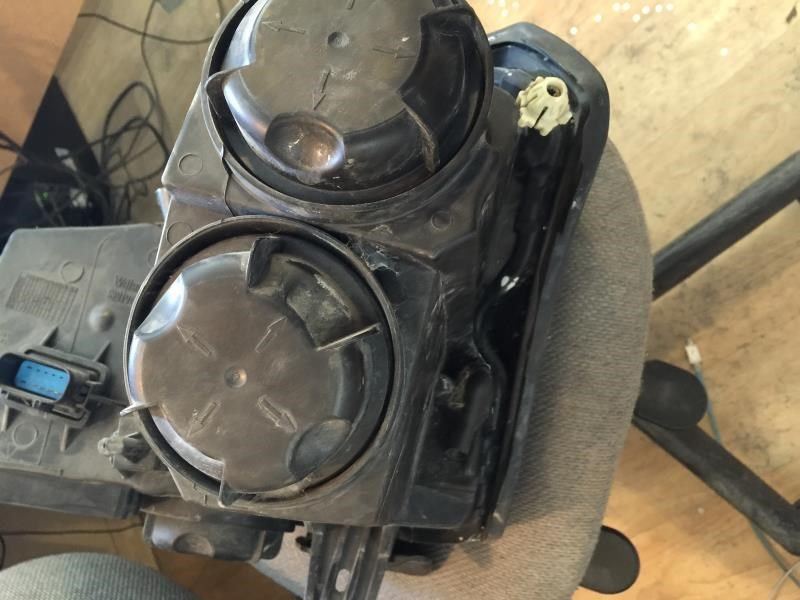 Right headlamp assembly composite used genuine OEM Cadillac CTS 2003-2007