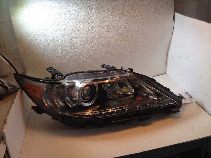 Right headlamp lens/housing used genuine OEM Lexus ES300H 2013-2015