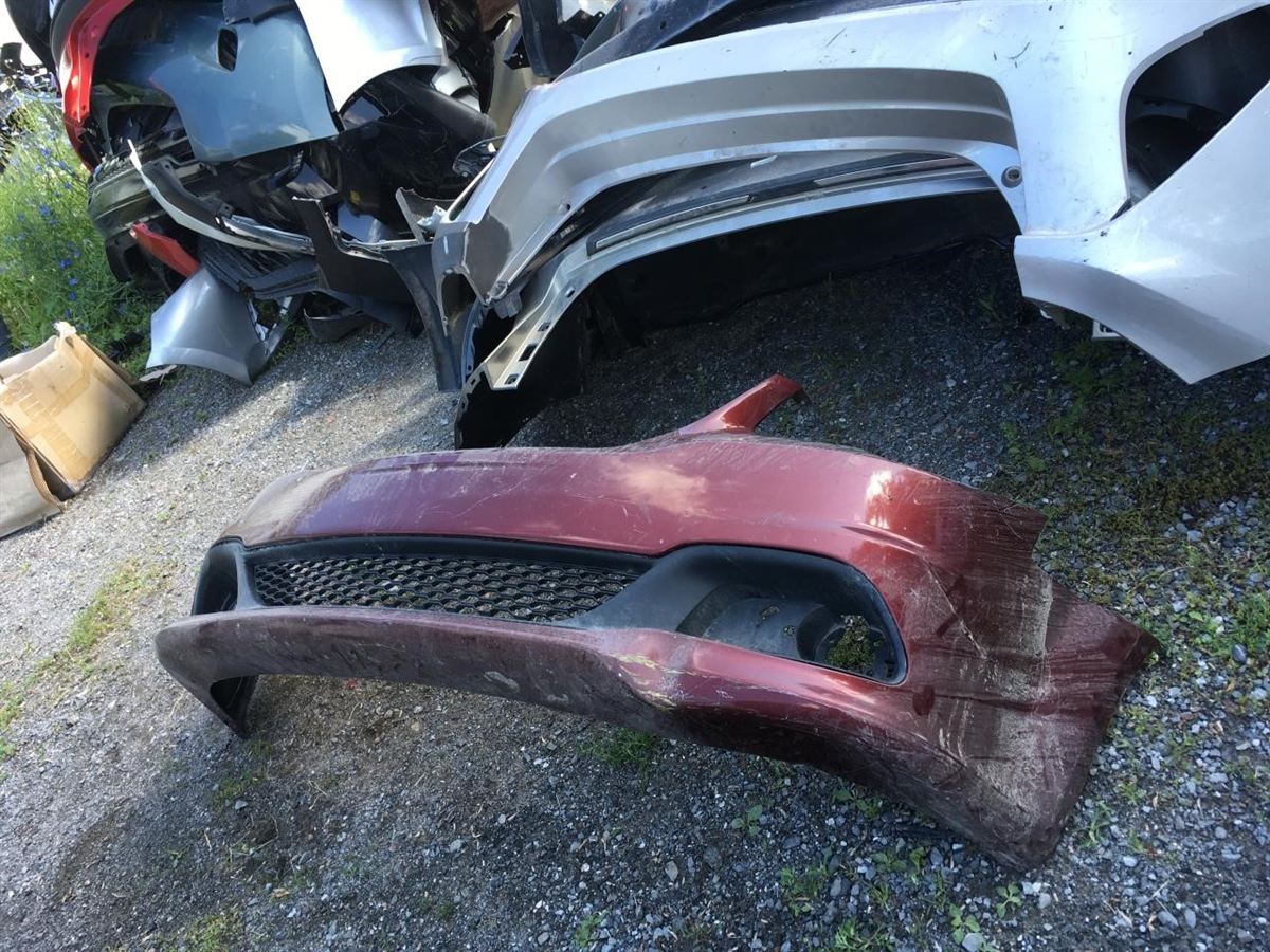 Defensa (parachoques) delantera usada original (OEM) Dodge Grand Caravan 2008-2020