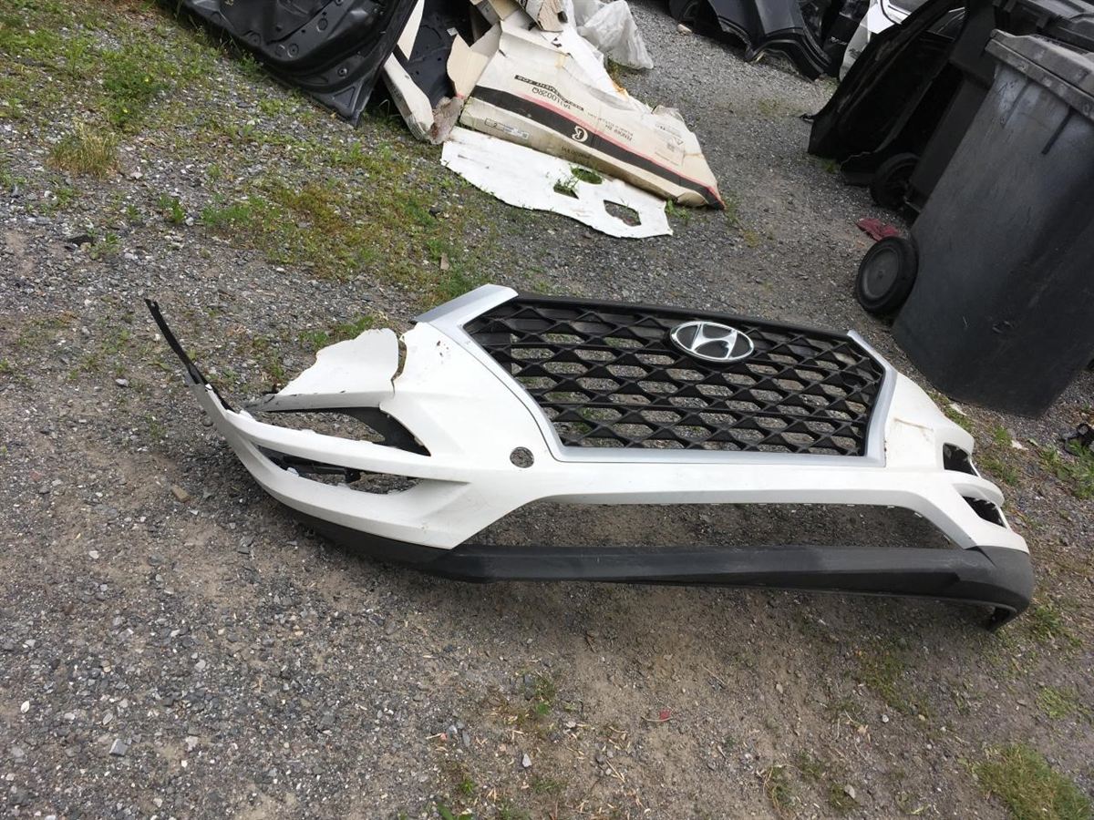 Grille assembly used genuine OEM Hyundai Tucson 2019-2021