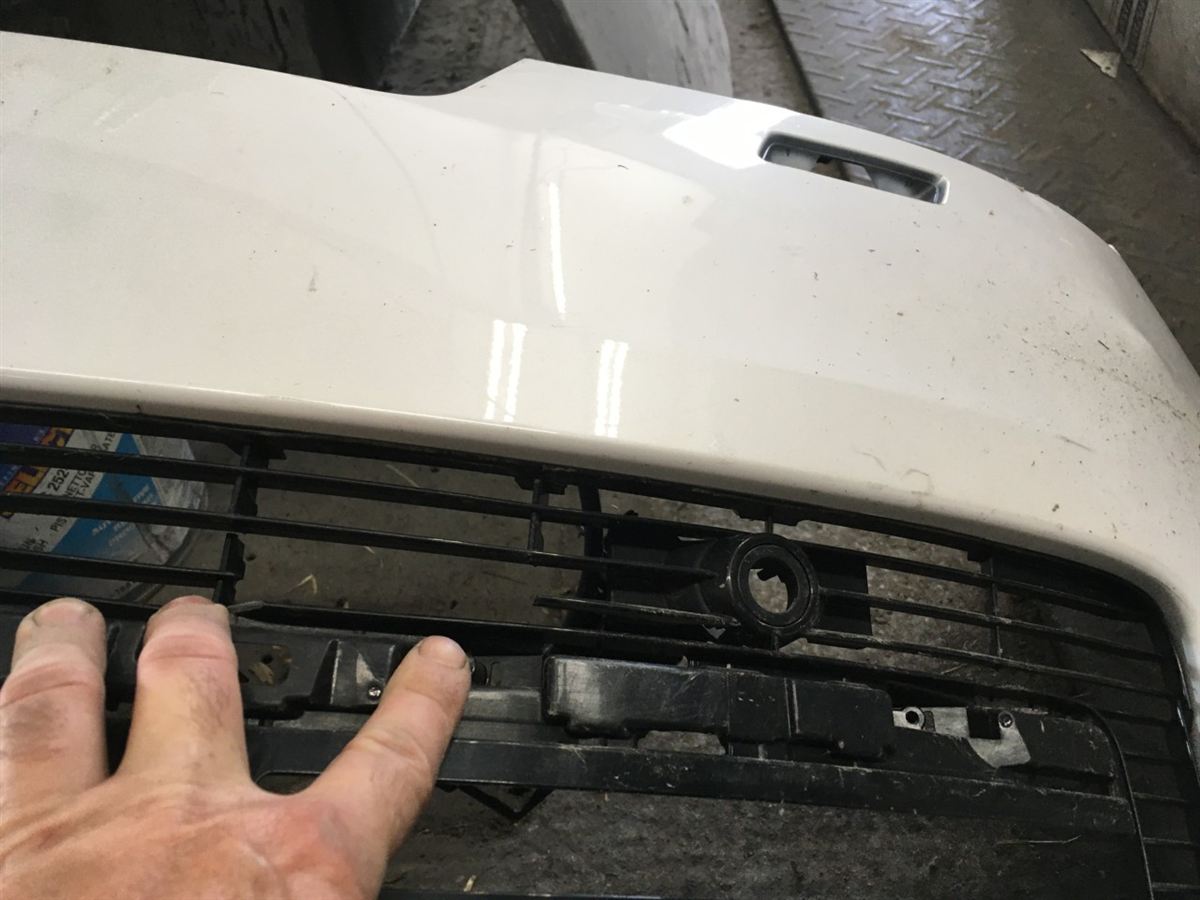 Defensa (parachoques) delantera usada original (OEM) Land Rover Range Rover 2018-2025