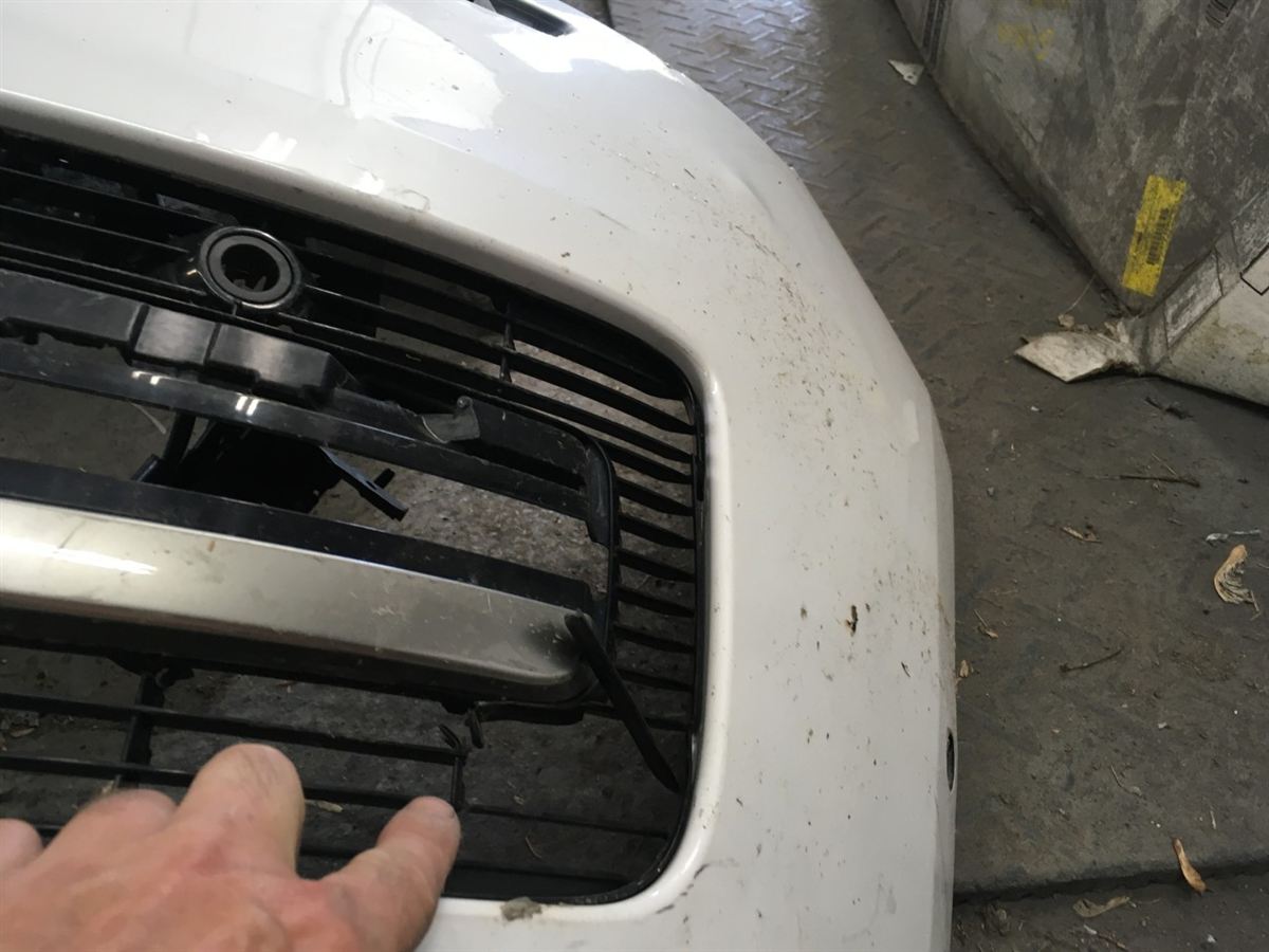 Defensa (parachoques) delantera usada original (OEM) Land Rover Range Rover 2018-2025
