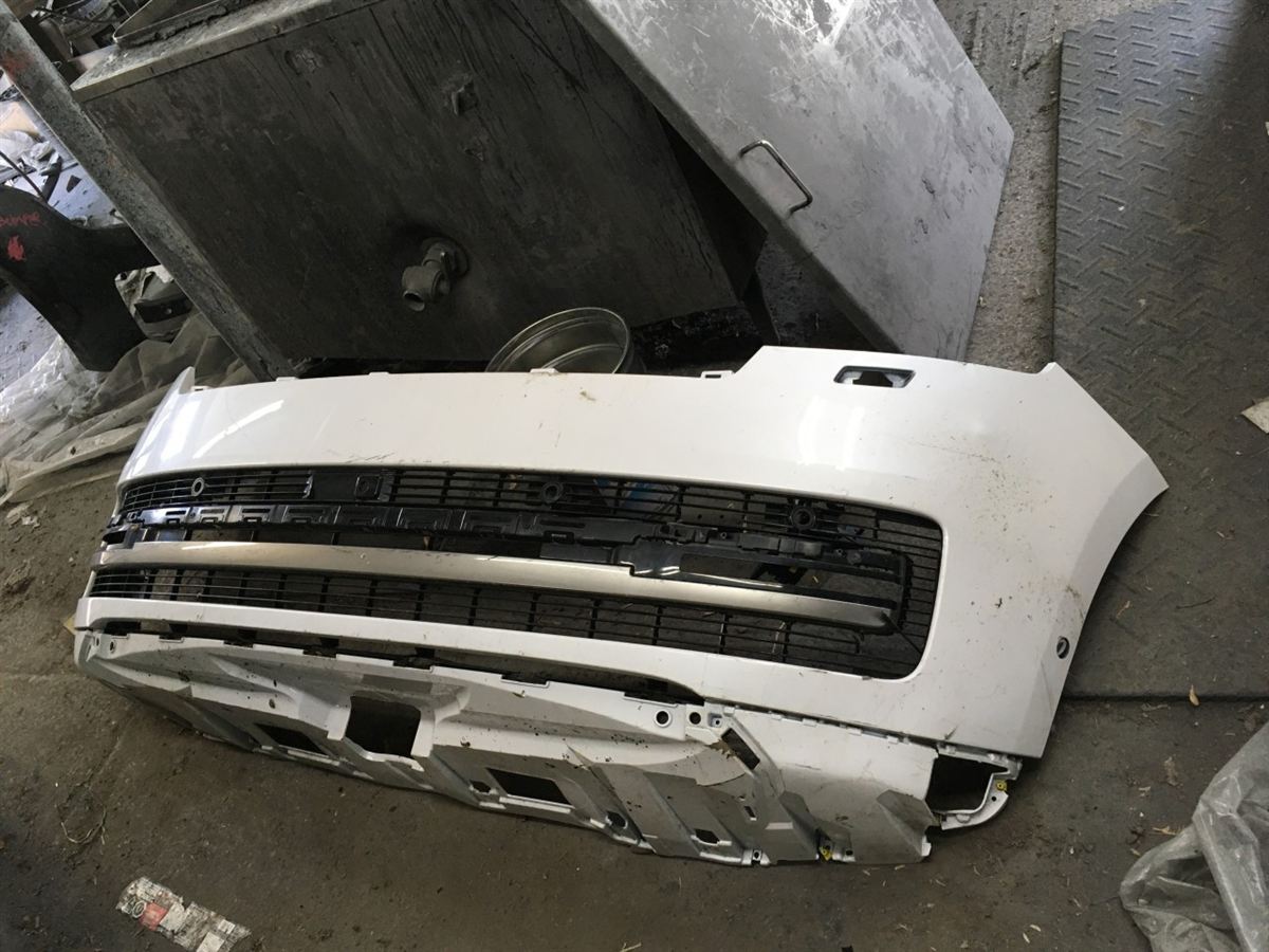 Defensa (parachoques) delantera usada original (OEM) Land Rover Range Rover 2018-2025