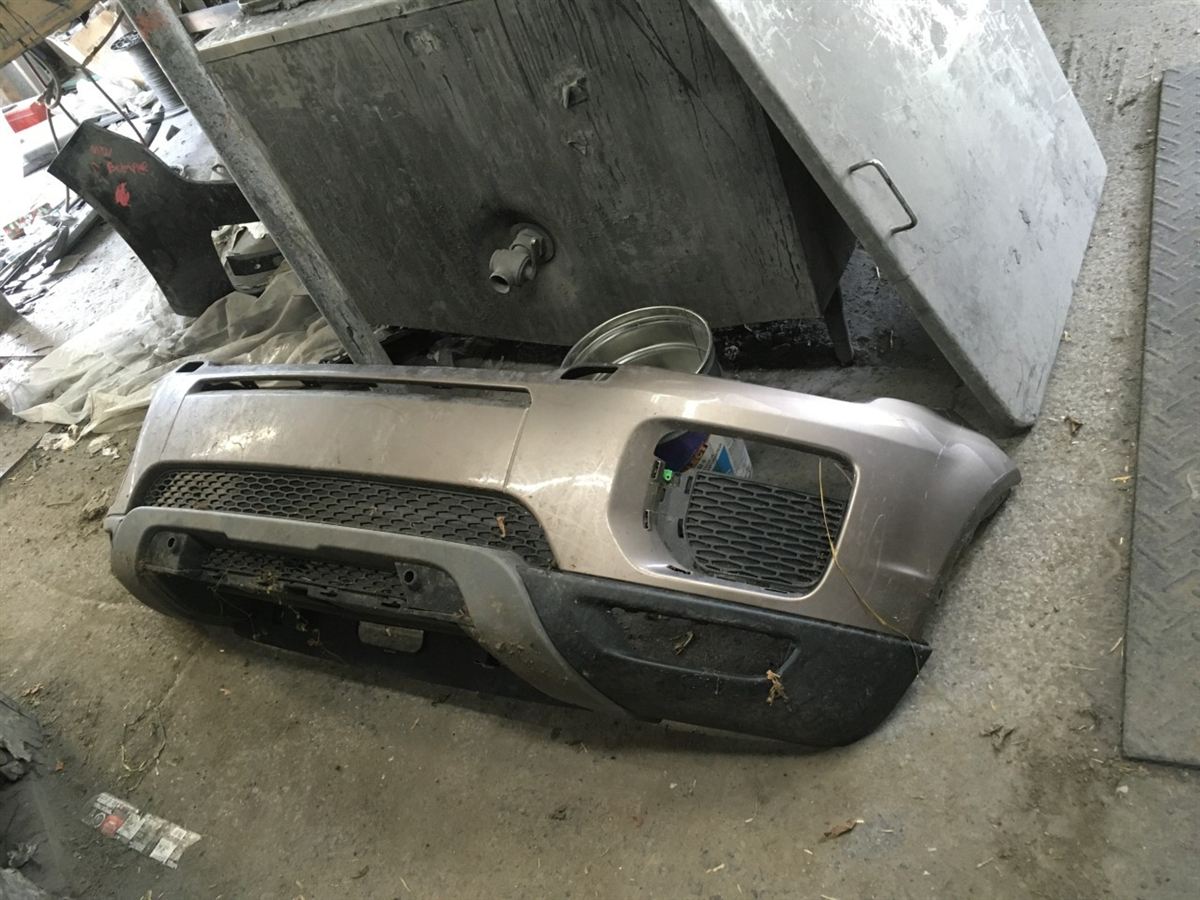 Soporte de defensa delantero usado original (OEM) Land Rover Range Rover Evoque 2012-2019