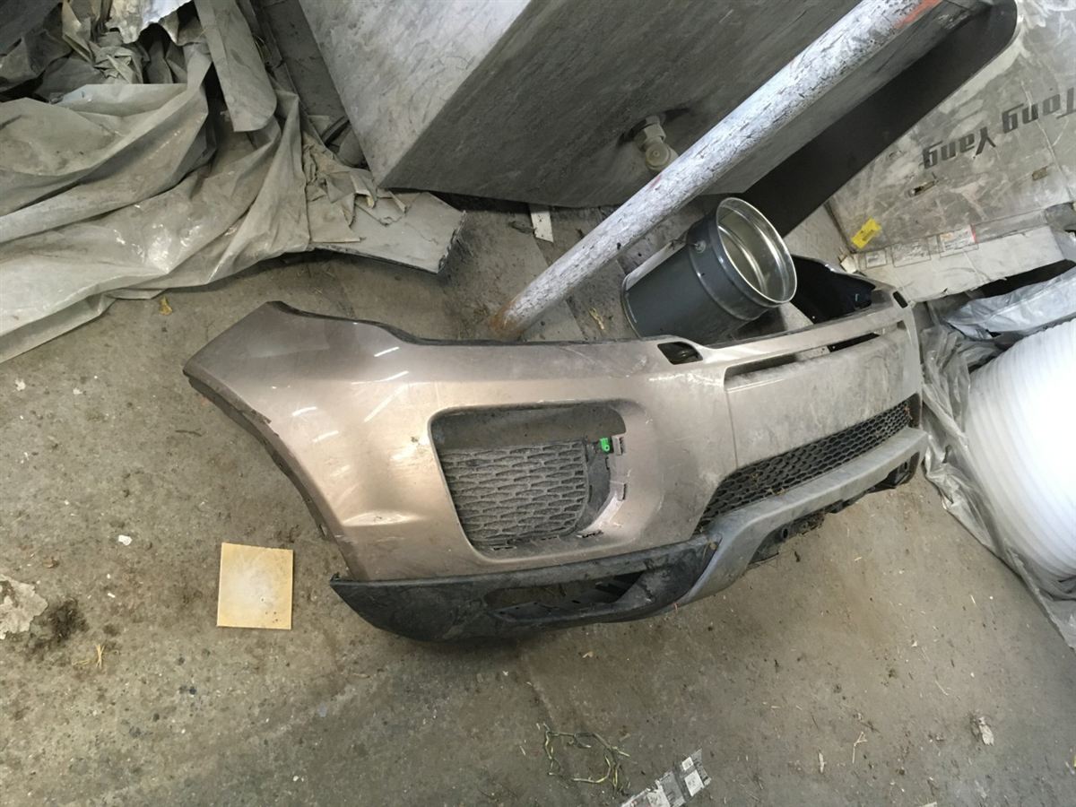 Soporte de defensa delantero usado original (OEM) Land Rover Range Rover Evoque 2012-2019