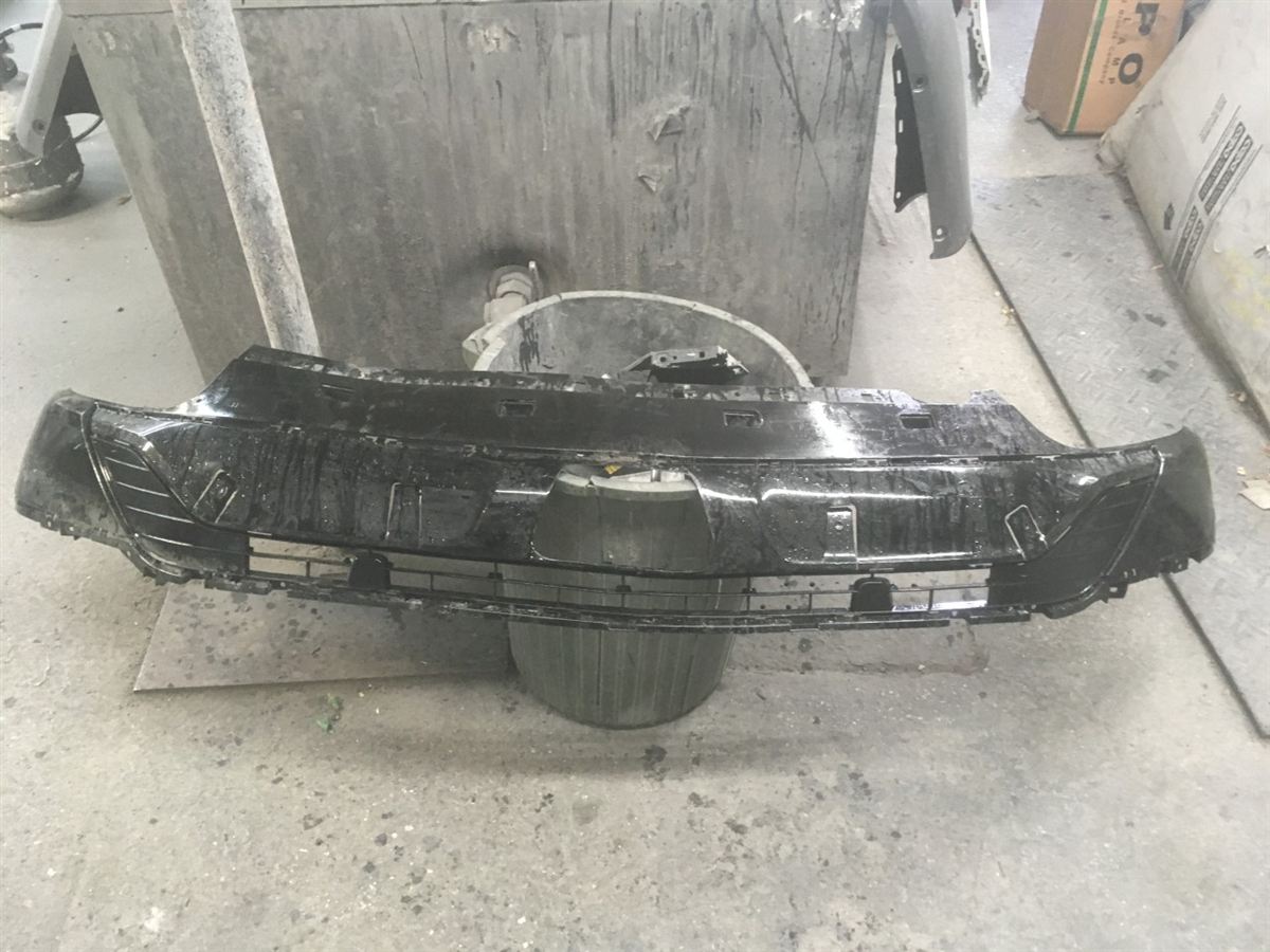 Defensa (parachoques) trasera usada original (OEM) Buick Envision 2019-2020