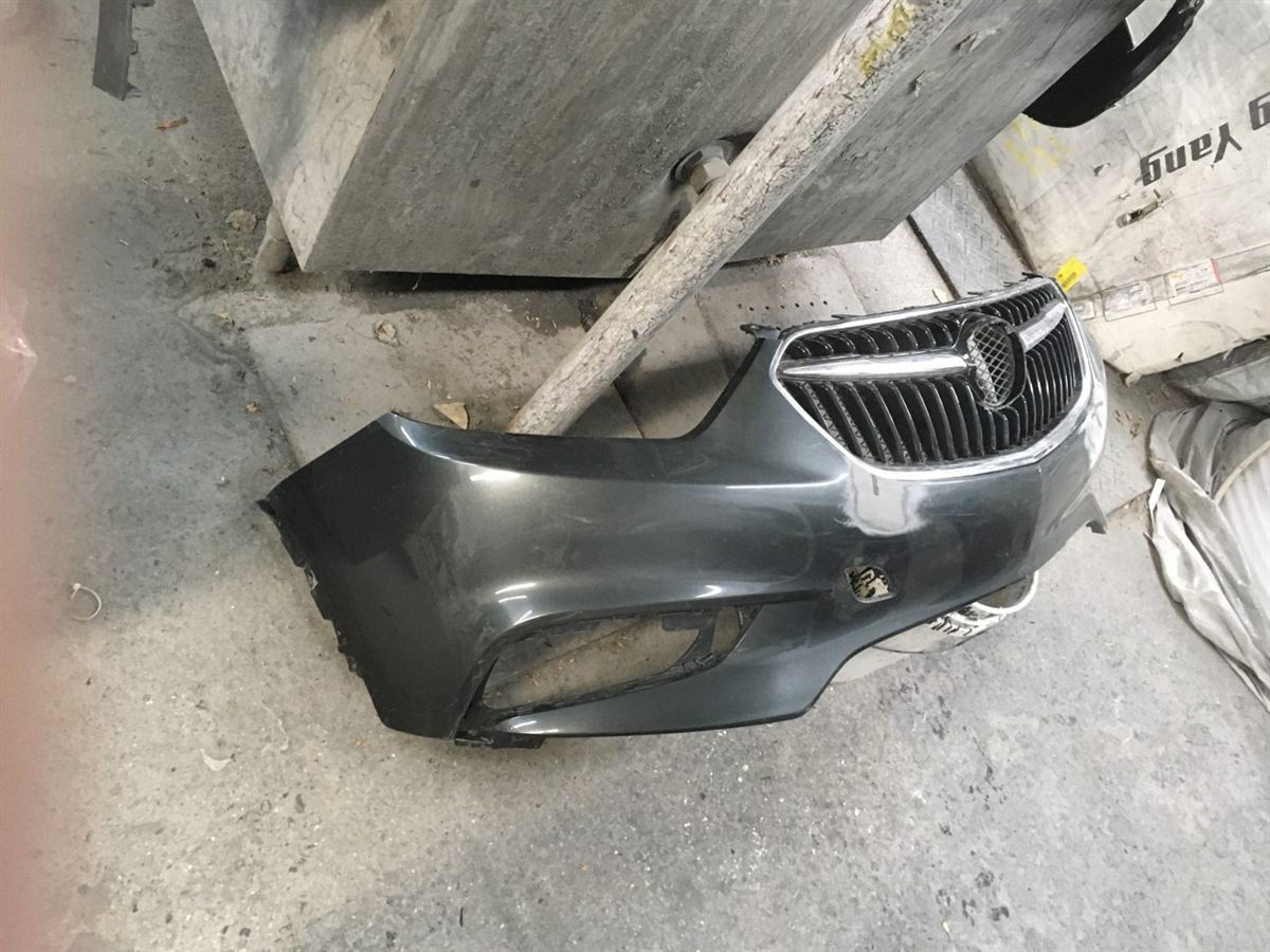 Defensa (parachoques) delantera usada original (OEM) Buick Encore 2017-2022