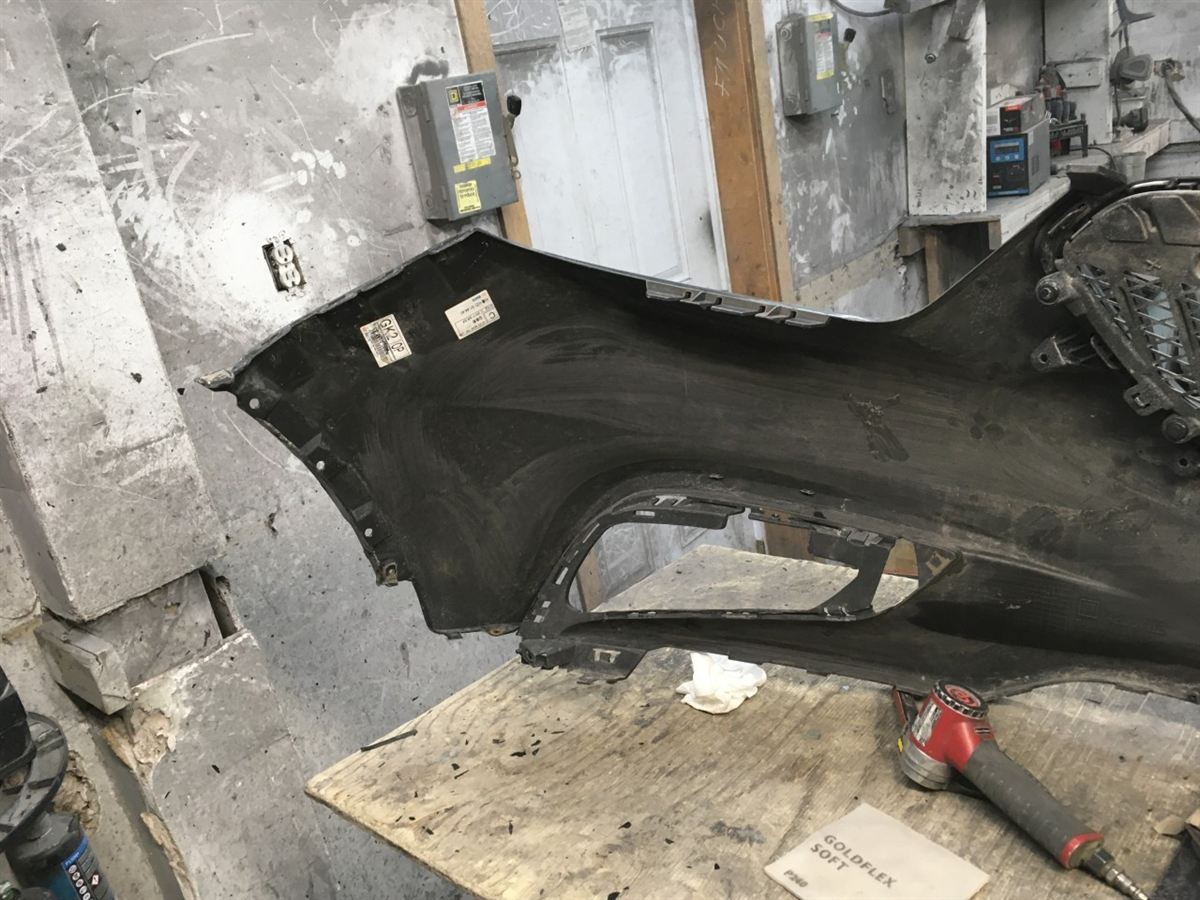 Defensa (parachoques) delantera usada original (OEM) Buick Encore 2017-2022