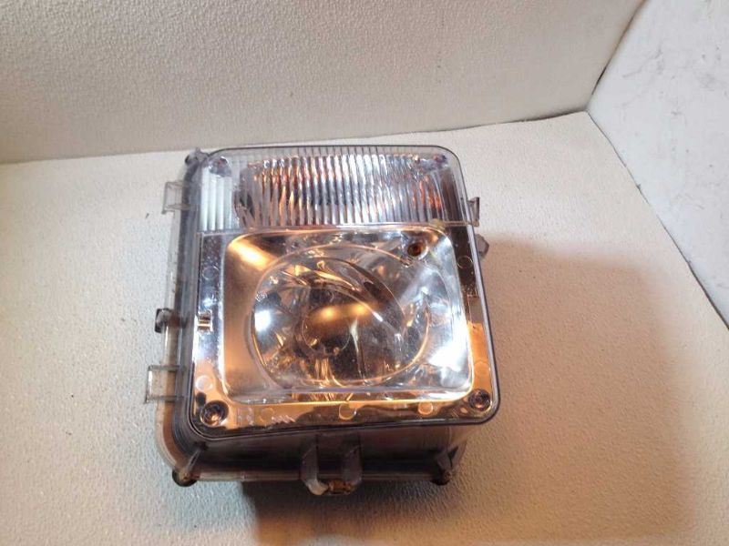 Faro antiniebla derecho usado original (OEM) Cadillac SRX 2004-2009